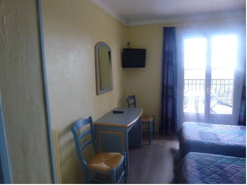 Imagen de la habitación del Hotel Les Belles Terrasses. Foto 7