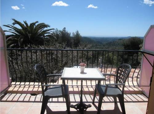 Imagen de la habitación del Hotel Les Belles Terrasses. Foto 11