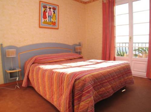 Imagen de la habitación del Hotel Les Belles Terrasses. Foto 14