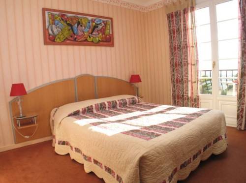 Imagen de la habitación del Hotel Les Belles Terrasses. Foto 15