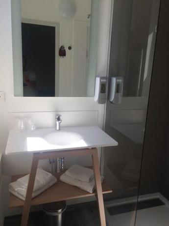 Imagen de la habitación del Hotel Les Bellugues. Foto 5