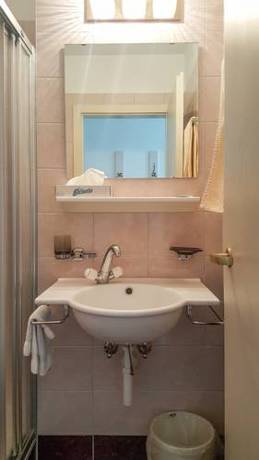 Imagen de la habitación del Hotel Les Berges. Foto 8