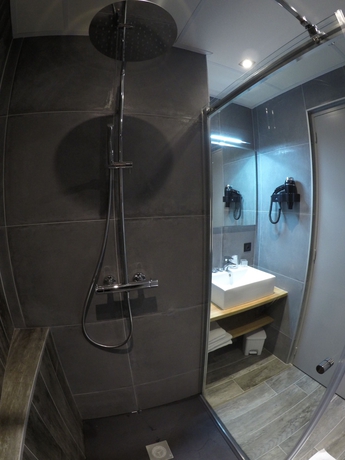 Imagen de la habitación del Hotel Les Brises. Foto 7