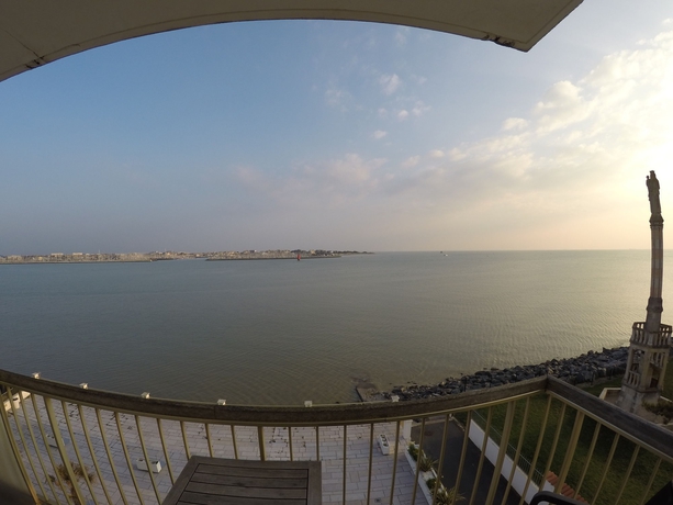 Imagen de la habitación del Hotel Les Brises. Foto 11