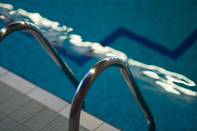 Imagen de la piscina del Hotel Les Buttes. Foto 15