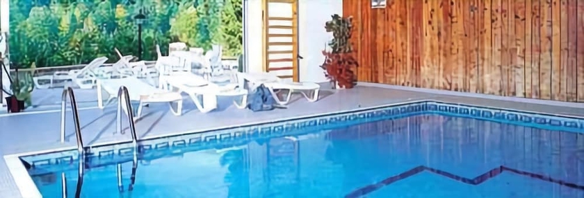 Imagen de la piscina del Hotel Les Buttes. Foto 16