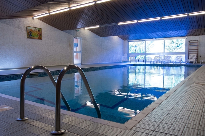 Imagen de la piscina del Hotel Les Buttes. Foto 18