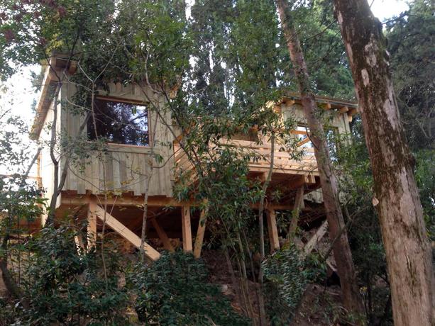 Imagen general del Hotel Les Cabanes Dans Les Bois. Foto 4