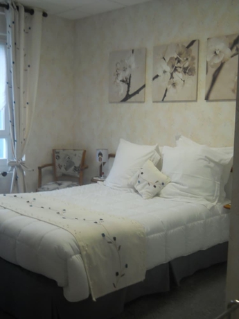 Imagen de la habitación del Hotel Les Camélias. Foto 6