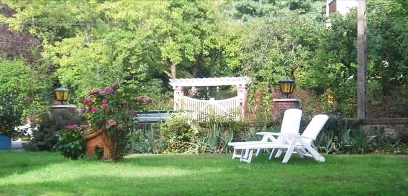 Imagen de los exteriores del Hotel Les Camélias. Foto 11