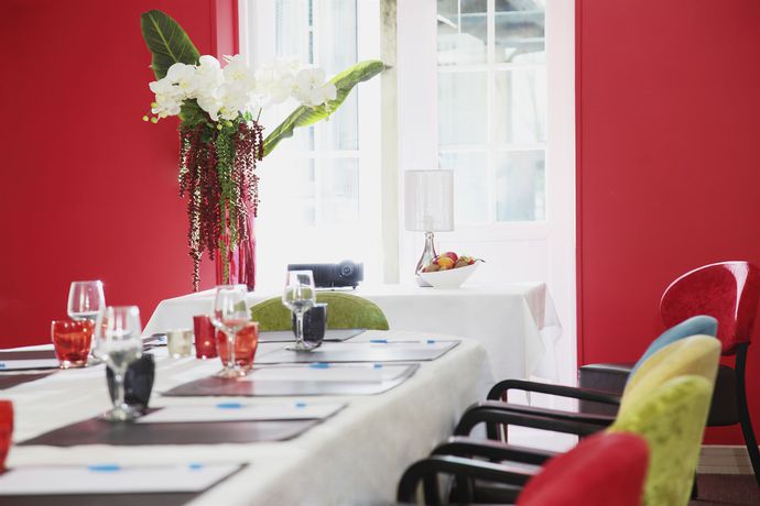 Imagen de los exteriores del Hotel Les Canisses. Foto 10