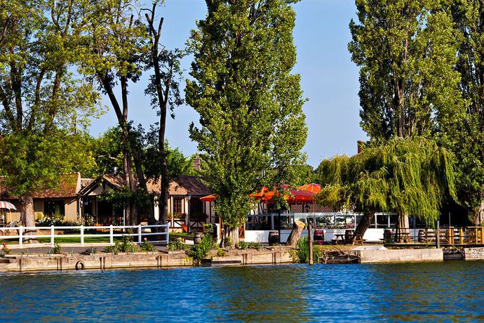 Imagen de la habitación del Hotel Les Canisses. Foto 7