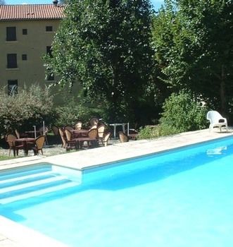 Imagen de la piscina del Hotel Les Carillons. Foto 16