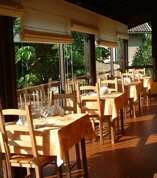 Imagen del bar/restaurante del Hotel Les Carillons. Foto 4