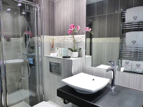 Imagen de la habitación del Hotel Les C&egrave;dres - H&ocirc;tel - Restaurants - Spa. Foto 5