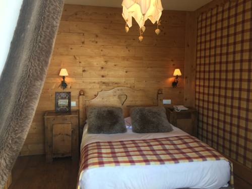 Imagen de la habitación del Hotel Les C&egrave;dres - H&ocirc;tel - Restaurants - Spa. Foto 9