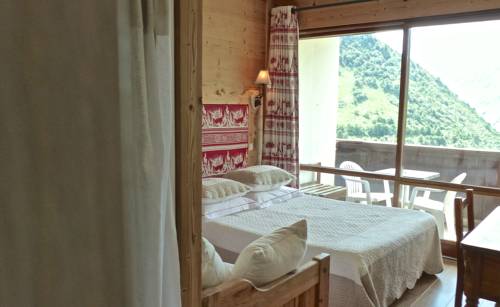 Imagen de la habitación del Hotel Les C&egrave;dres - H&ocirc;tel - Restaurants - Spa. Foto 10