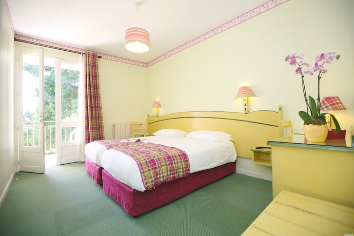 Imagen de la habitación del Hotel Les C&egrave;dres, Joyeuse. Foto 4