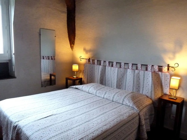 Imagen de la habitación del Hotel Les C&egrave;dres, Villeneuve Les Avignon. Foto 4