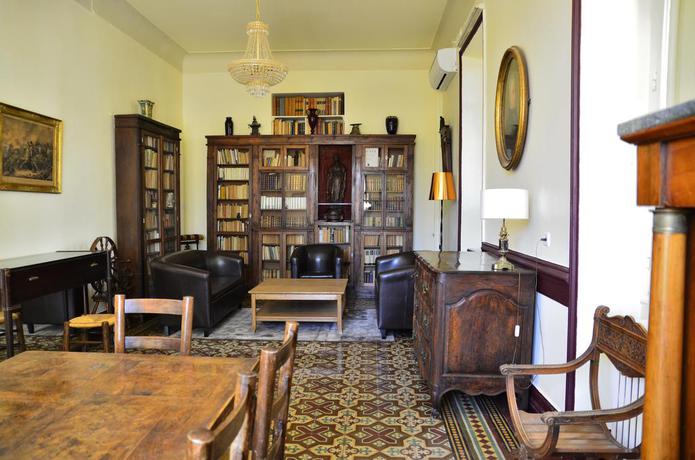 Imagen de los interiores del Hotel Les C&egrave;dres, Villeneuve Les Avignon. Foto 7