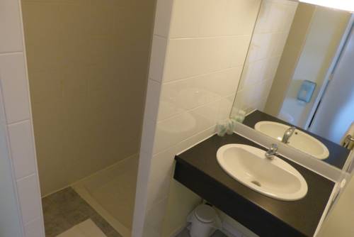 Imagen de la habitación del Hotel Les Ch&acirc;taigniers. Foto 3