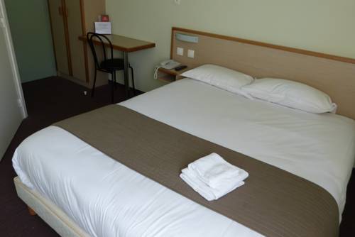 Imagen de la habitación del Hotel Les Ch&acirc;taigniers. Foto 4