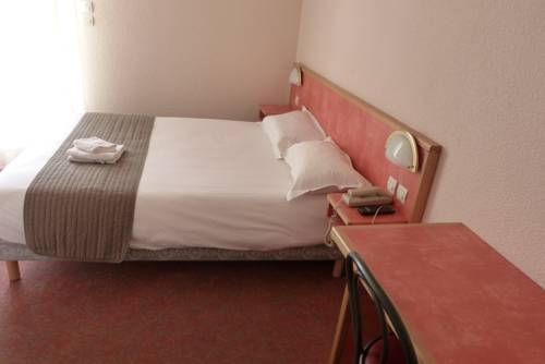 Imagen de la habitación del Hotel Les Ch&acirc;taigniers. Foto 5