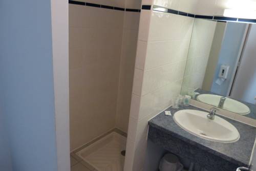 Imagen de la habitación del Hotel Les Ch&acirc;taigniers. Foto 6