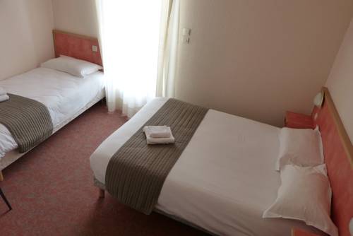 Imagen de la habitación del Hotel Les Ch&acirc;taigniers. Foto 7