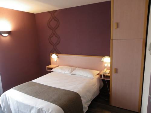 Imagen de la habitación del Hotel Les Ch&acirc;taigniers. Foto 13