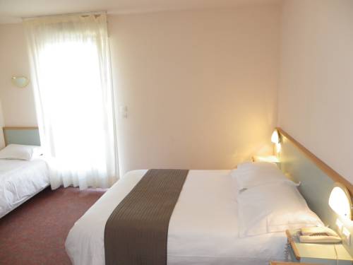 Imagen de la habitación del Hotel Les Ch&acirc;taigniers. Foto 15