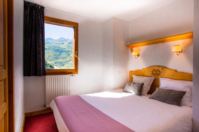 Imagen de la habitación del Hotel Les Chalets De L'adonis. Foto 16