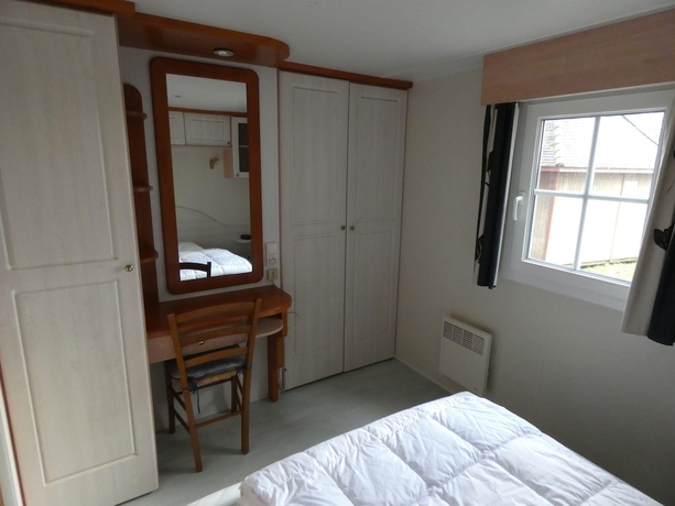 Imagen de la habitación del Hotel Les Chalets d\'Argentouleau. Foto 2