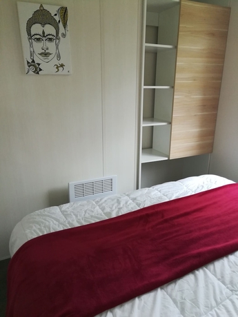 Imagen de la habitación del Hotel Les Chalets d\'Argentouleau. Foto 8