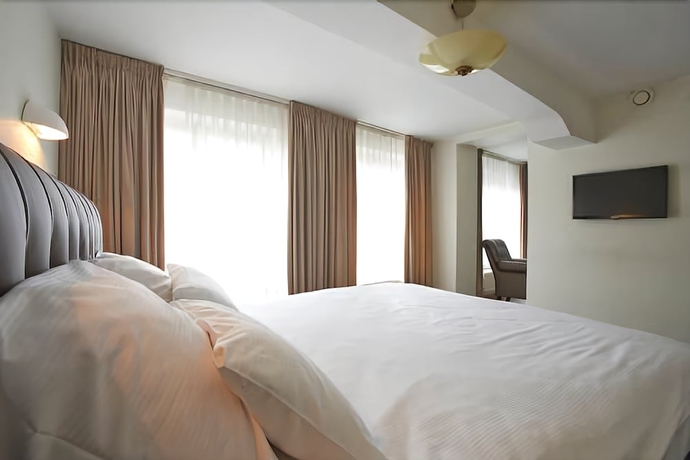 Imagen de la habitación del Hotel Les Charmes. Foto 4