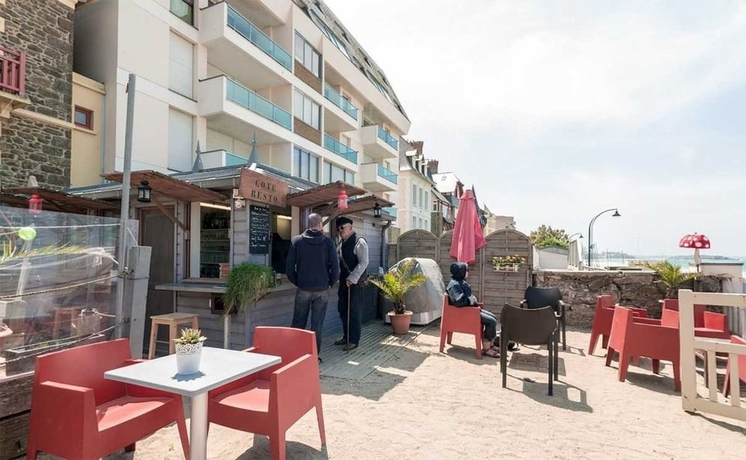Imagen del bar/restaurante del Hotel Les Charmettes, Saint Malo. Foto 4