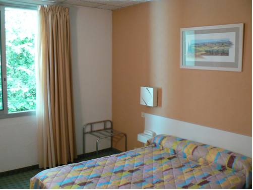 Imagen de la habitación del Hotel Les Ch&ecirc;nes. Foto 3