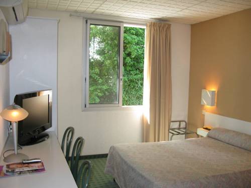 Imagen de la habitación del Hotel Les Ch&ecirc;nes. Foto 6