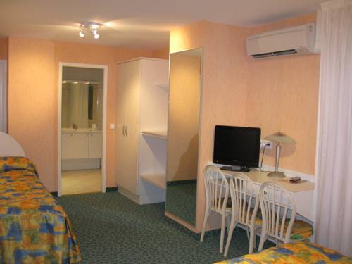 Imagen de la habitación del Hotel Les Ch&ecirc;nes. Foto 8