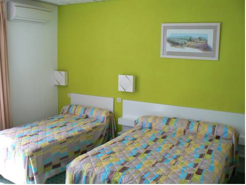 Imagen de la habitación del Hotel Les Ch&ecirc;nes. Foto 11