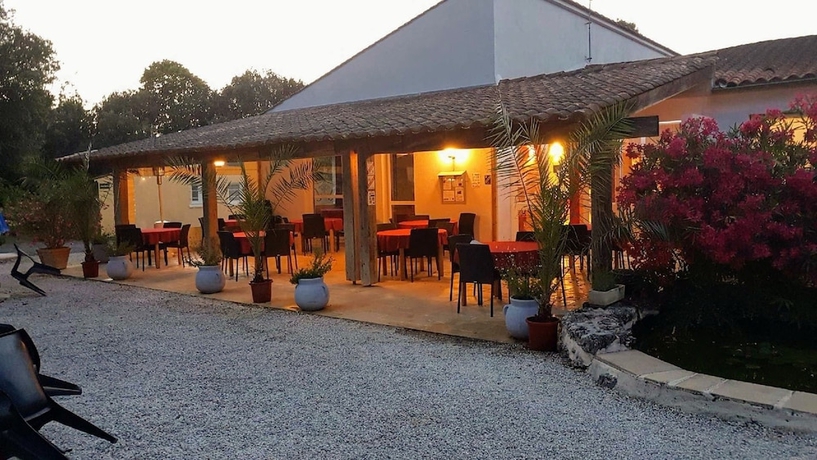 Imagen del bar/restaurante del Hotel Les Ch&ecirc;nes Verts. Foto 10