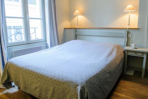 Imagen de la habitación del Hotel Les Chevaliers. Foto 9