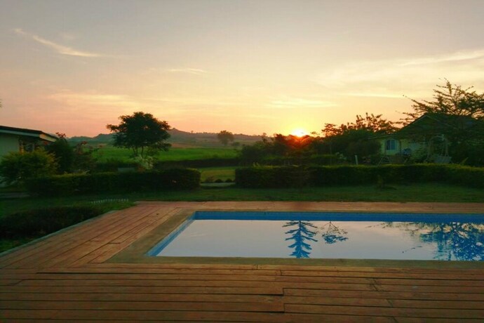 Imagen de la piscina del Hotel Les Collines Resort. Foto 33