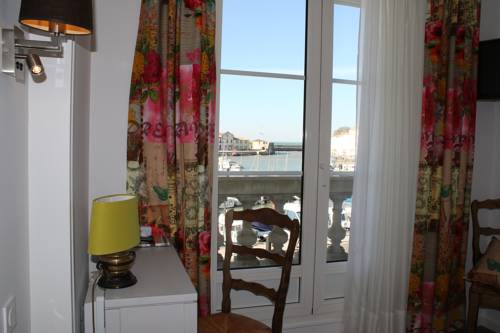 Imagen de la habitación del Hotel Les Colonnes. Foto 7