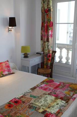 Imagen de la habitación del Hotel Les Colonnes. Foto 8
