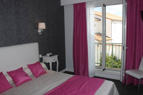 Imagen de la habitación del Hotel Les Colonnes. Foto 16