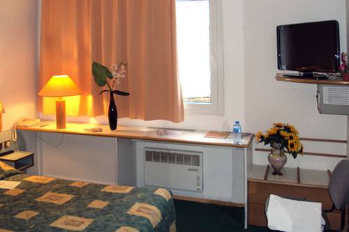 Imagen de la habitación del Hotel Les Colonnes Strasbourg Zenith. Foto 4