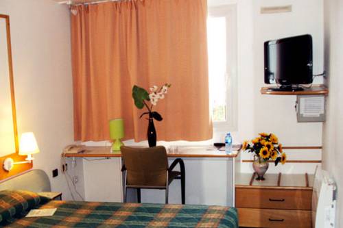 Imagen de la habitación del Hotel Les Colonnes Strasbourg Zenith. Foto 5