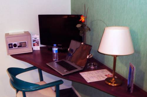 Imagen de la habitación del Hotel Les Colonnes Strasbourg Zenith. Foto 6