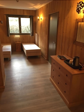 Imagen de la habitación del Hotel Les Combelles. Foto 5